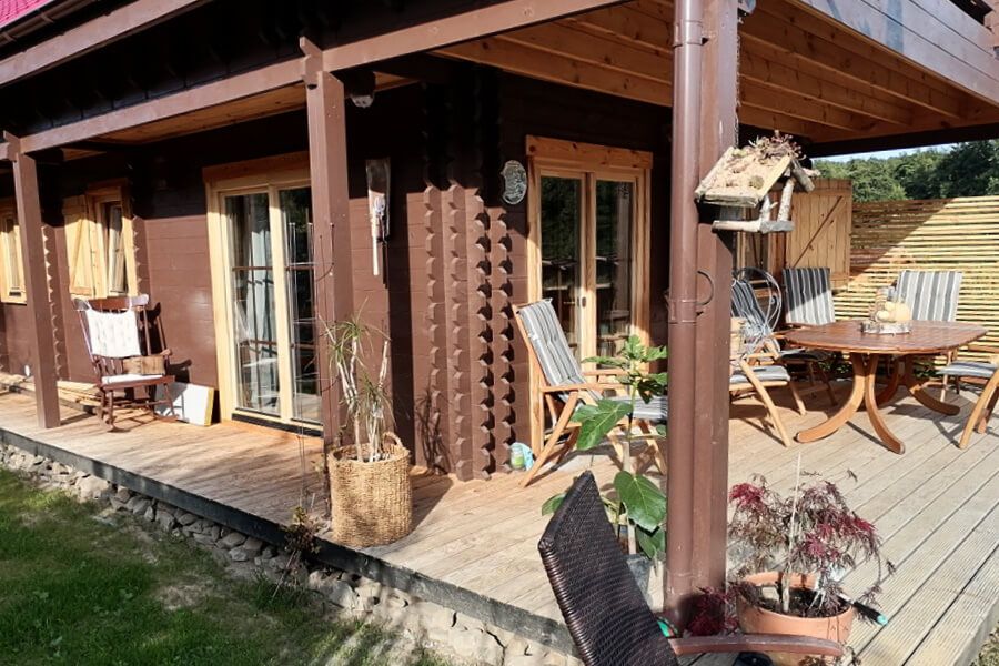 Der-zweistöckige-Grundriss-des-Holzhauses-AURA-hat-sich-dabei-als-besonders-praktisch-erwiesen