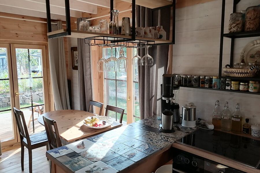 Maßgefertigtes-Projekt-für-Dirks-klassisches-Holzhaus-Essbereich