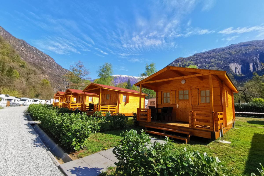 Holzhäuser-für-ländlichen-Tourismus-und-Glamping